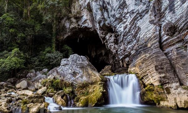 Hang Tú Làn: Choáng ngợp vẻ đẹp hoang sơ, kỳ diệu của tạo hóa