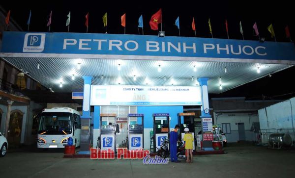 Xăng dầu không thiếu, người dân đừng mua tích trữ