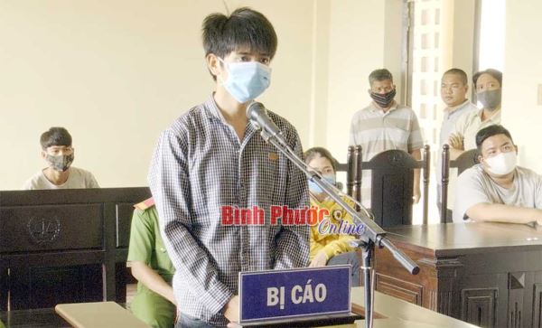 Chống người thi h&agrave;nh c&ocirc;ng vụ l&atilde;nh 12 th&aacute;ng t&ugrave;