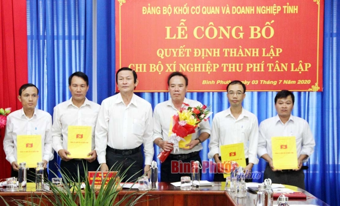 Thành lập Chi bộ Xí nghiệp thu phí Tân Lập