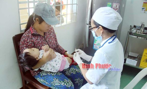 Tiêm bổ sung vắc xin bại liệt cho trẻ em trên địa bàn tỉnh