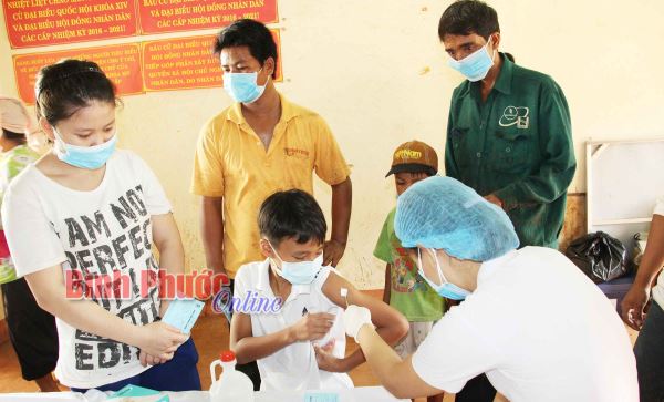 Tiêm bổ sung vắc xin phòng ngừa bệnh bạch hầu cho trẻ em