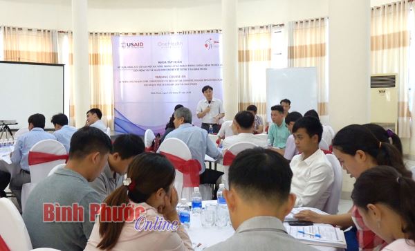 Tập huấn phòng chống bệnh truyền lây giữa động vật và người