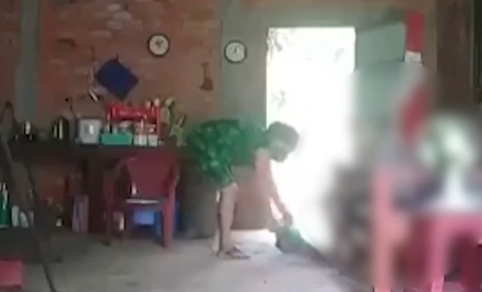 Bản tin 100 độ ngày 8-9: Vụ con gái ngược đãi mẹ ruột chỉ vì không được chia tài sản thừa kế