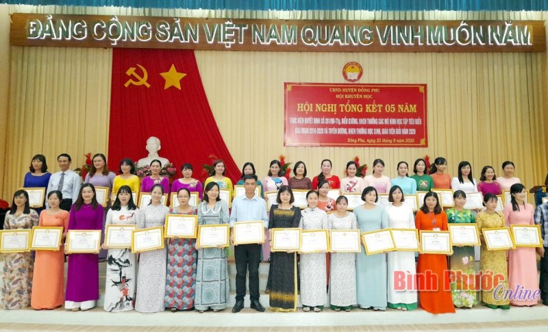 Đồng Phú tuyên dương các mô hình học tập tiêu biểu
