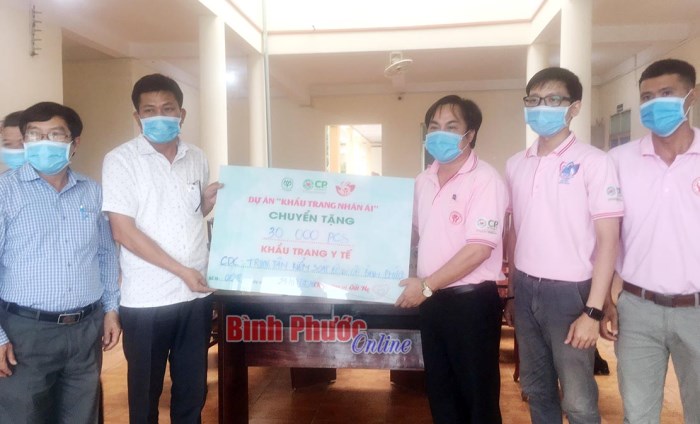 Ngành y tế Bình Phước được trao tặng 30 ngàn khẩu trang 