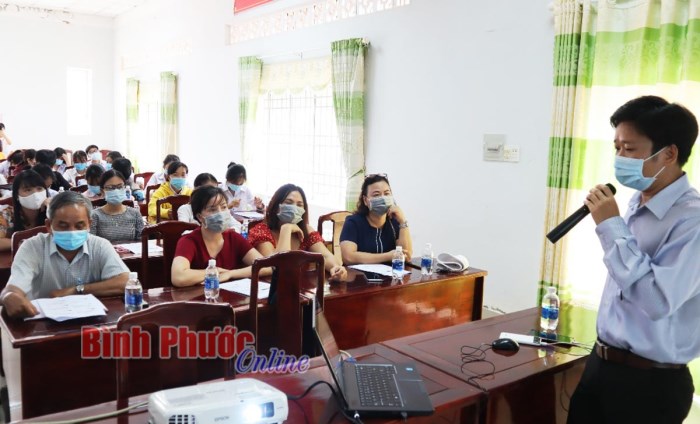 Tập huấn phòng, chống Covid-19 cho các đội tiếp sức mùa thi 2020