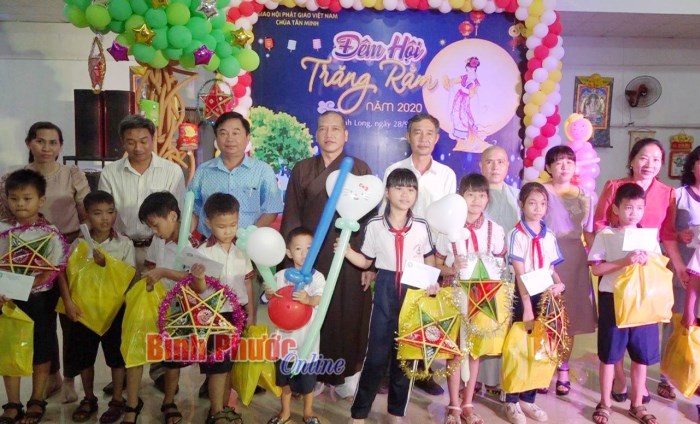 120 triệu đồng xe đạp và quà Trung thu tặng thiếu nhi hoàn cảnh khó khăn