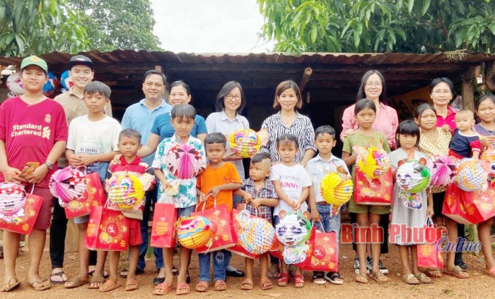 Mang niềm vui đến với trẻ em trên đảo Sơn Trung