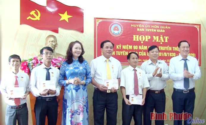 Hớn Quản họp mặt kỷ niệm 90 năm Ngày truyền thống ngành tuyên giáo của Đảng