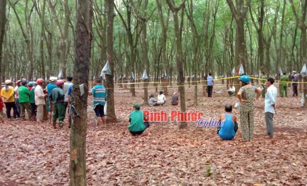 Người đ&agrave;n &ocirc;ng tử vong trong tư thế treo cổ