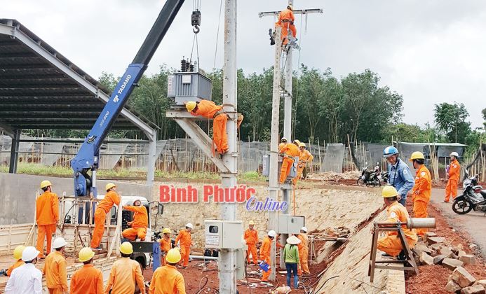 Vì sao hóa đơn tiền điện tăng?