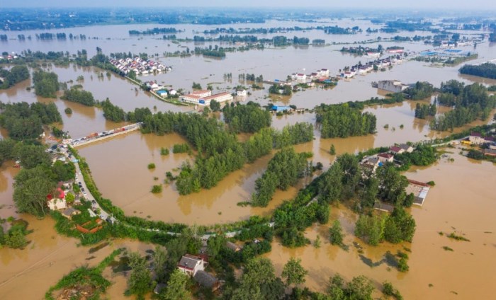 Lũ lụt đang tàn phá kinh tế Trung Quốc ra sao?