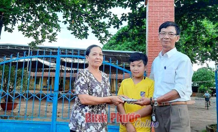 Học sinh lớp 5 nhặt được 50 triệu trả lại người mất