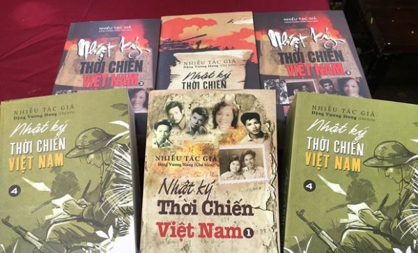 Tọa đàm gặp mặt các tác giả bộ sách Nhật ký thời chiến Việt Nam