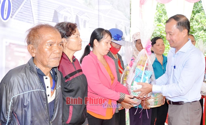 "Áo mới" vùng đồng bào dân tộc thiểu số Đồng Phú