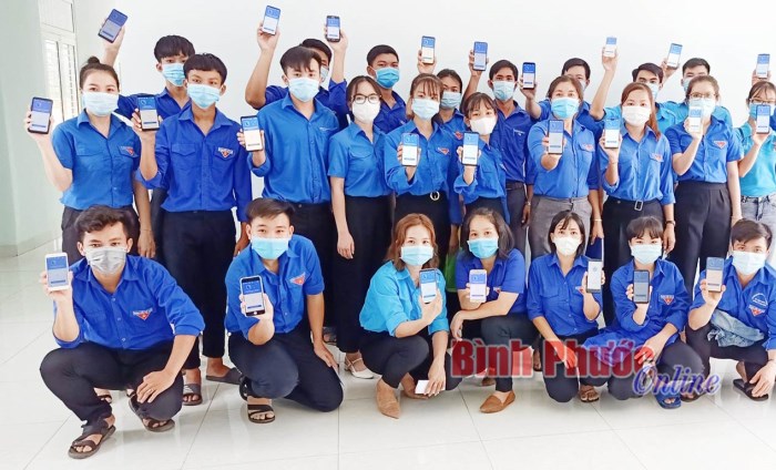100% cán bộ đoàn viên thanh niên Bù Đốp cài đặt ứng dụng Bluezone