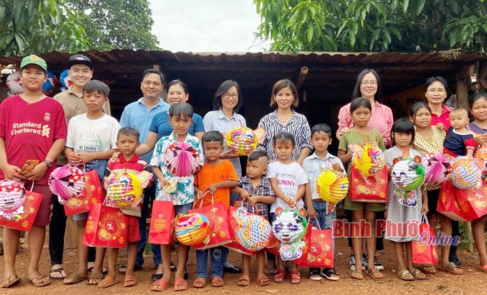 Trung thu ấm áp, yêu thương với trẻ em trên đảo nhỏ Sơn Trung