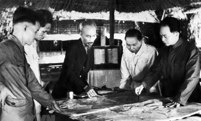 Chủ tịch Hồ Chí Minh - tên Người còn mãi với non sông, đất nước