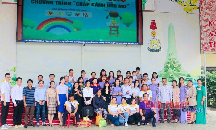 100 triệu đồng chắp cánh ước mơ vào đại học cho em Đào Thị Hồng Thắm
