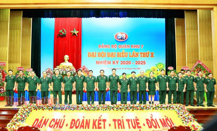 Trung tướng Trần Hoài Trung tái đắc cử Bí thư Đảng ủy Quân khu 7, nhiệm kỳ 2020-2025
