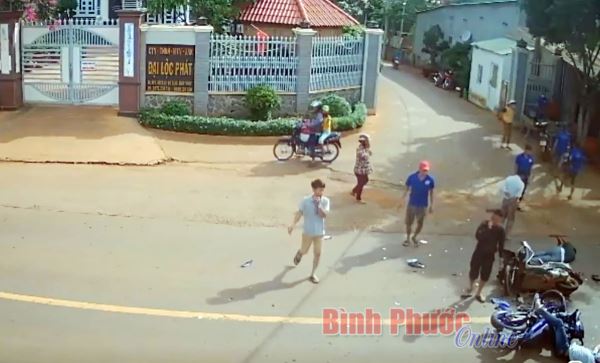 Xe máy đấu đầu, 2 người tử vong