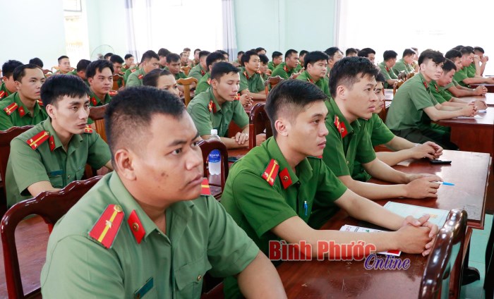 Khai giảng lớp bồi dưỡng công an chính quy đảm nhiệm chức danh công an xã 
