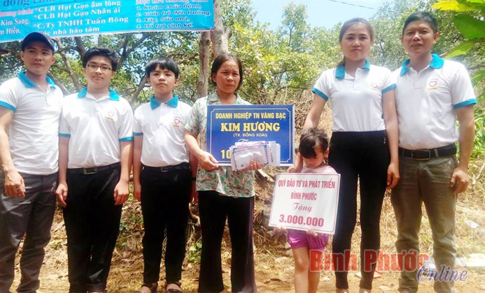 Giúp người bằng cả tấm lòng