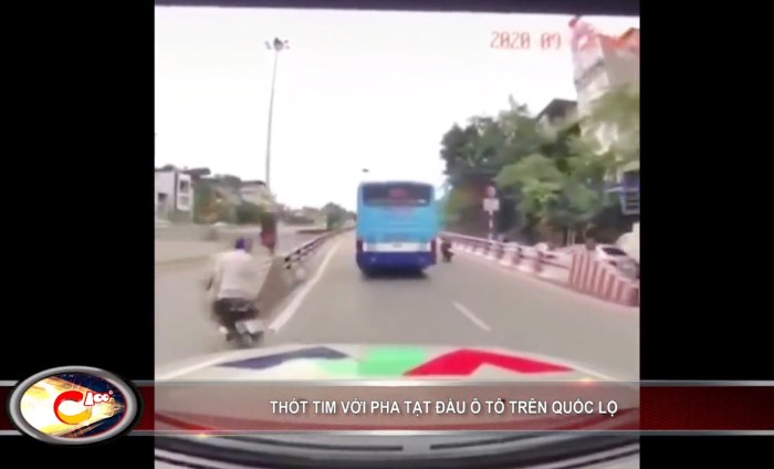 Bản tin 100 độ ngày 25-9: Thót tim với pha tạt đầu ô tô trên quốc lộ