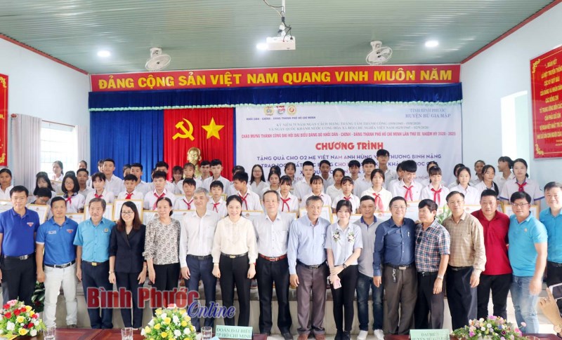 Đảng ủy khối Dân - Chính - Đảng thành phố Hồ Chí Minh làm công tác xã hội tại huyện Bù Gia Mập