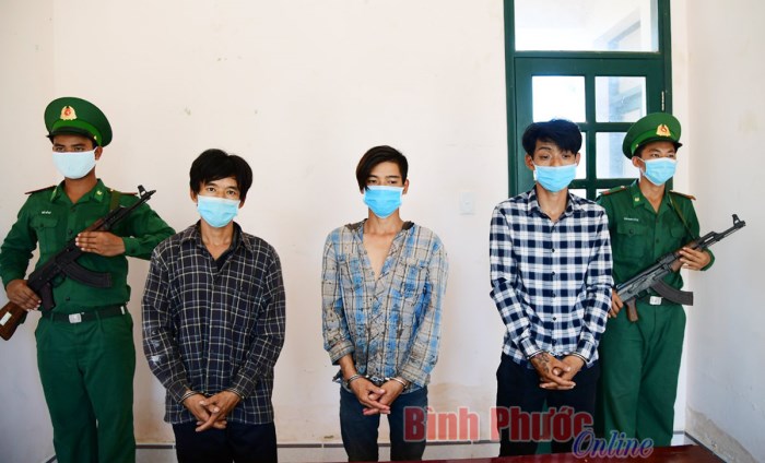 Khởi tố vụ án đưa người nhập cảnh trái phép vào Việt Nam qua đường biên giới