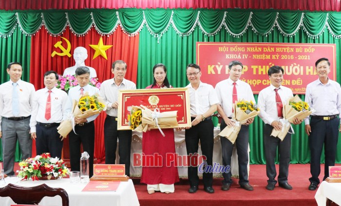 B&ugrave; Đốp bầu bổ sung ủy vi&ecirc;n UBND huyện B&ugrave; Đốp kh&oacute;a IV