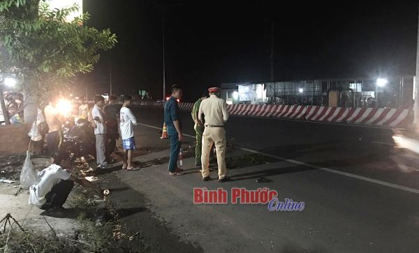 Đi bộ sang đường, b&eacute; g&aacute;i 11 tuổi bị xe m&aacute;y t&ocirc;ng tử vong