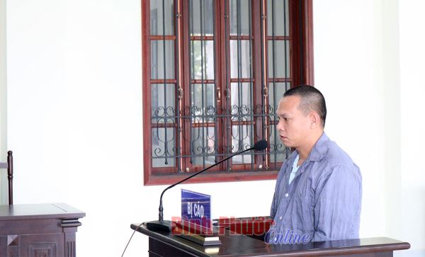 Ảo giác vì ma túy, chồng chém vợ thương tích nặng
