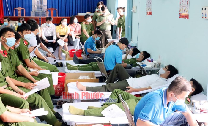 Gần 200 cán bộ, chiến sĩ Công an tỉnh tham gia hiến máu tình nguyện