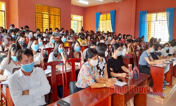 Hơn 1.000 cán bộ quản lý, giáo viên được bồi dưỡng chính trị