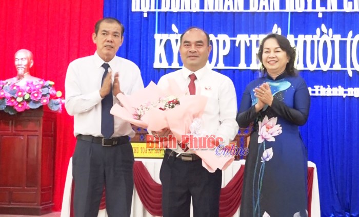 Chơn Th&agrave;nh c&oacute; t&acirc;n Chủ tịch HĐND v&agrave; UBND huyện