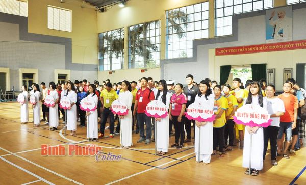 Gần 150 VĐV tham dự giải vô địch đẩy gậy, kéo co tỉnh Bình Phước