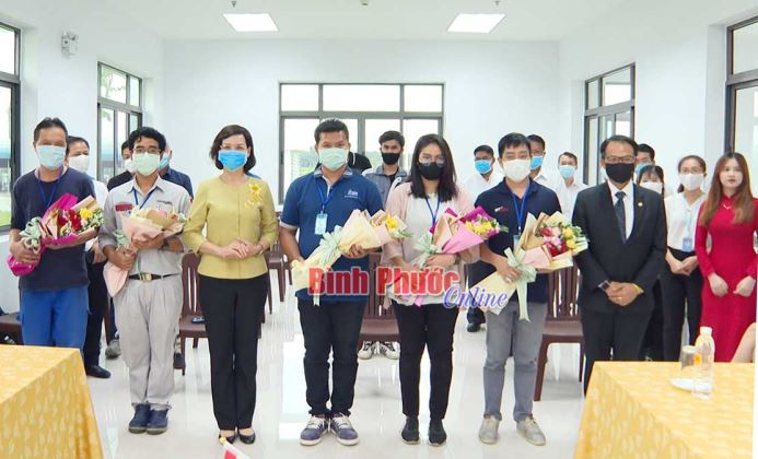 Bình Phước chúc mừng 77 chuyên gia Thái Lan hoàn thành cách ly Covid-19