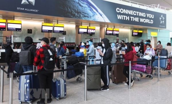 Dịch COVID-19: Đưa hơn 340 công dân Việt Nam từ Anh về nước