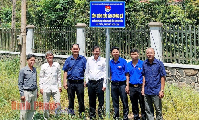 Khánh thành công trình “Thắp sáng đường quê”