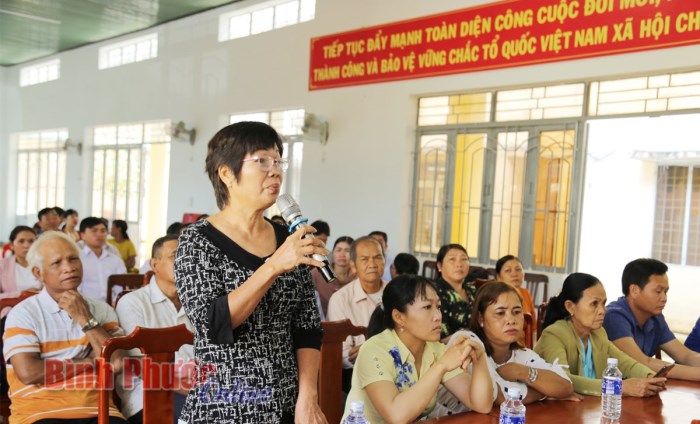 Đại biểu quốc hội tiếp x&uacute;c cử tri tại B&ugrave; Đăng