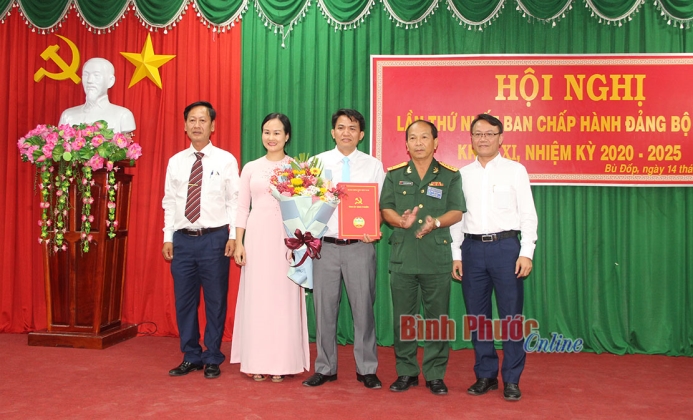 Đồng chí Dương Thanh Huân được tín nhiệm bầu giữ chức Bí thư Huyện ủy Bù Đốp khoá XI