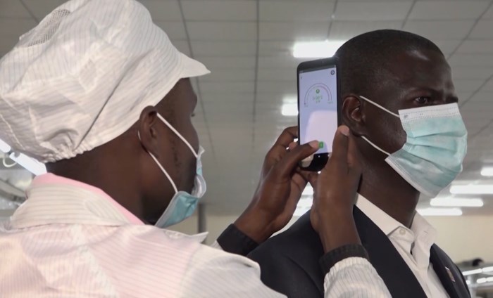 Bản tin Covid-19 ngày 16-8: Đo nhiệt độ tầm soát Covid-19 bằng điện thoại thông minh