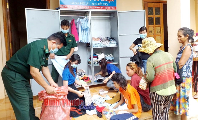 Những &ldquo;b&ocirc;ng hoa&rdquo; d&acirc;ng Đảng