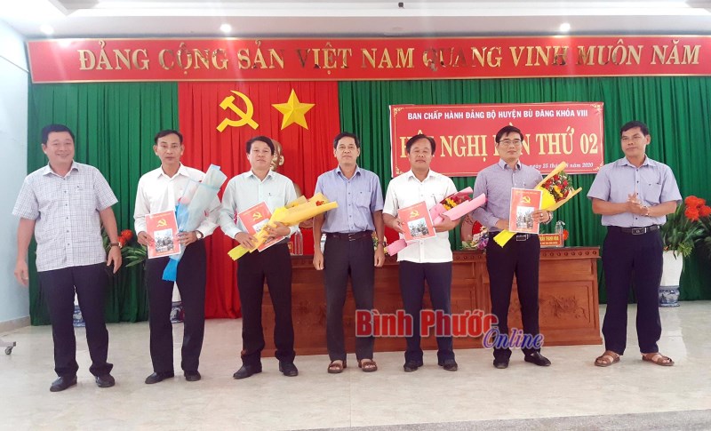 Huyện ủy Bù Đăng công bố các quyết định chuẩn y, điều động, bổ nhiệm cán bộ