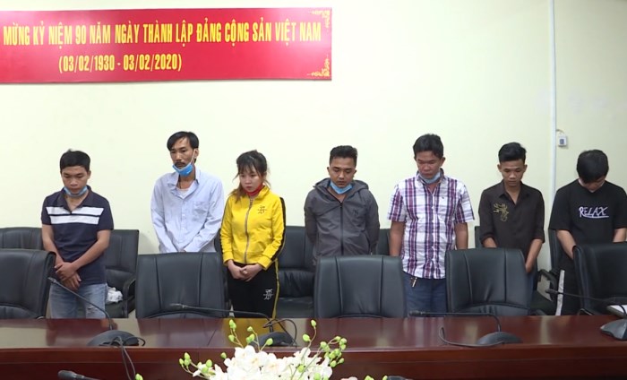 Bản tin 100 độ ngày 26-8: Triệt phá đường dây làm giả giấy tờ, biển số xe quy mô lớn