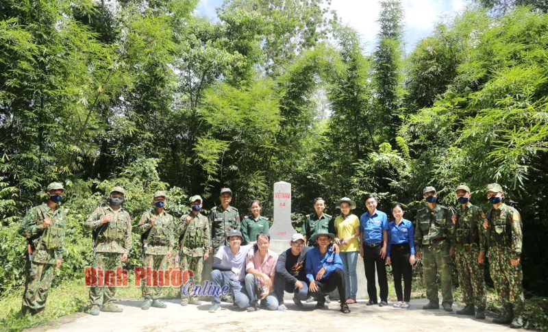 Người trẻ làm phim về “Lá chắn thép” nơi tuyến đầu chống dịch Covid-19