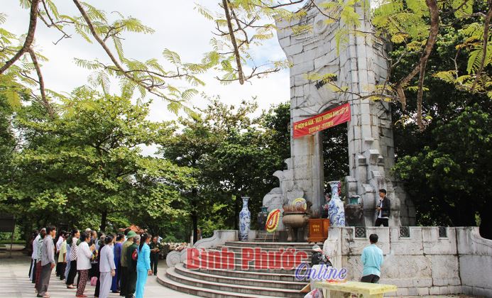 Nghĩa trang Trường Sơn chiều tháng 7