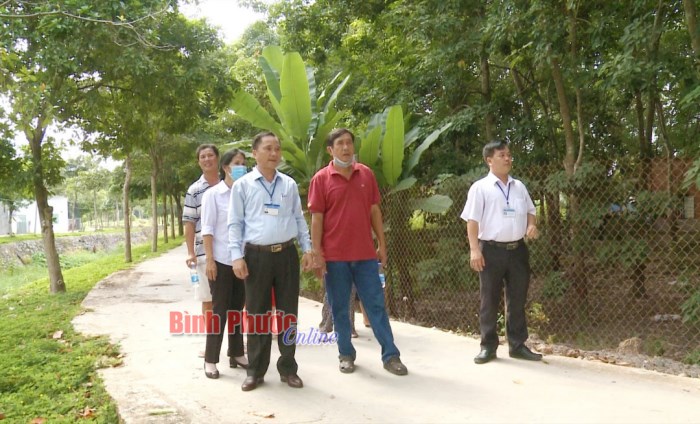 V&igrave; d&acirc;n phục vụ